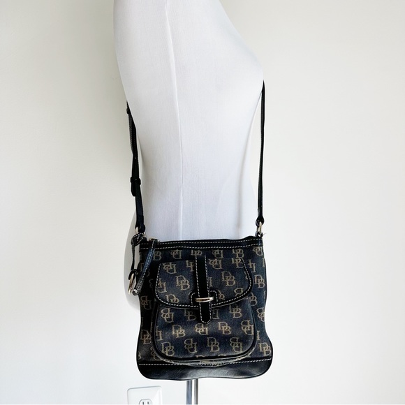Dooney and Bourke Y2K Black Signature Logo Canvas Leather Crossbody Purse - Picture 2 of 16